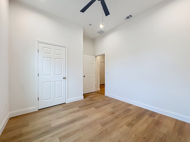 Building Photo - 2250 W 13th St