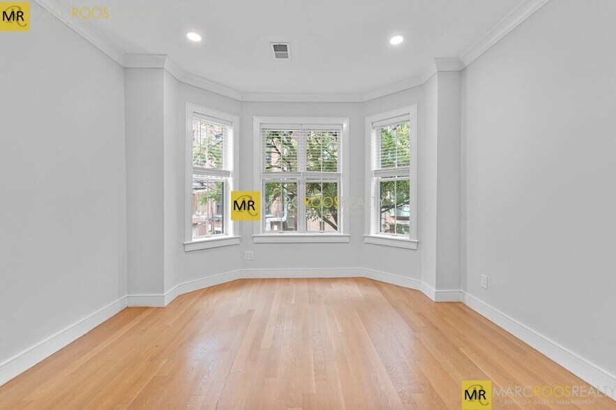 Building Photo - 535 Newbury St