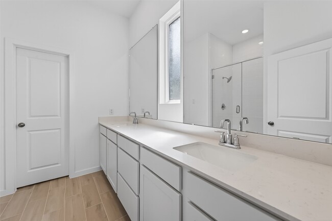 Building Photo - 21619 Colonial Medow Creek Trl