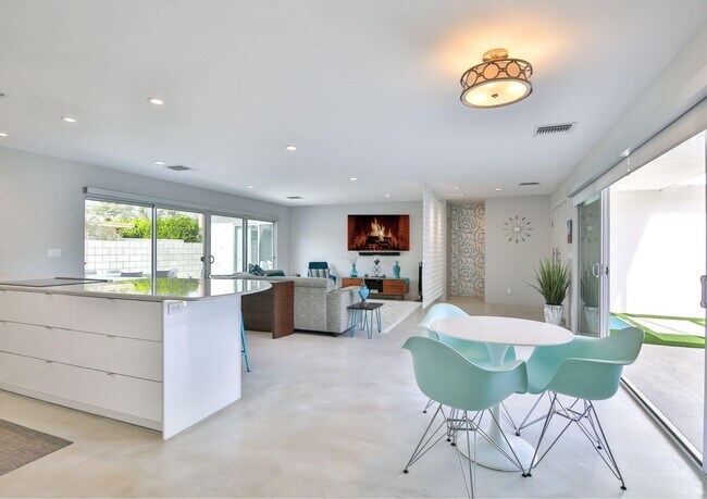 Building Photo - 47956 Silver Spur Trail