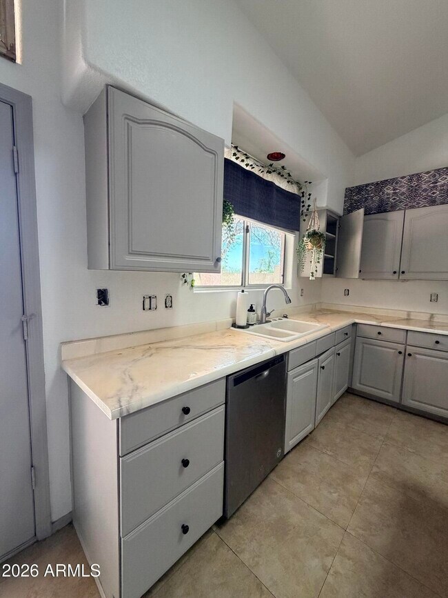 Building Photo - 5215 W Tonopah Dr