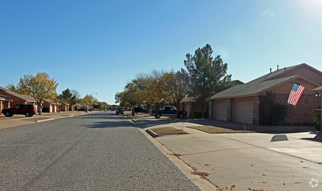 Building Photo - Meadow Glen Townhomes