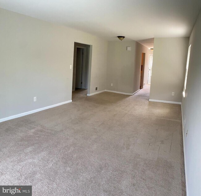 Building Photo - 102 Sandstone Ct
