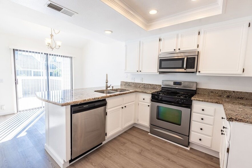 Building Photo - 47 Clover Ln