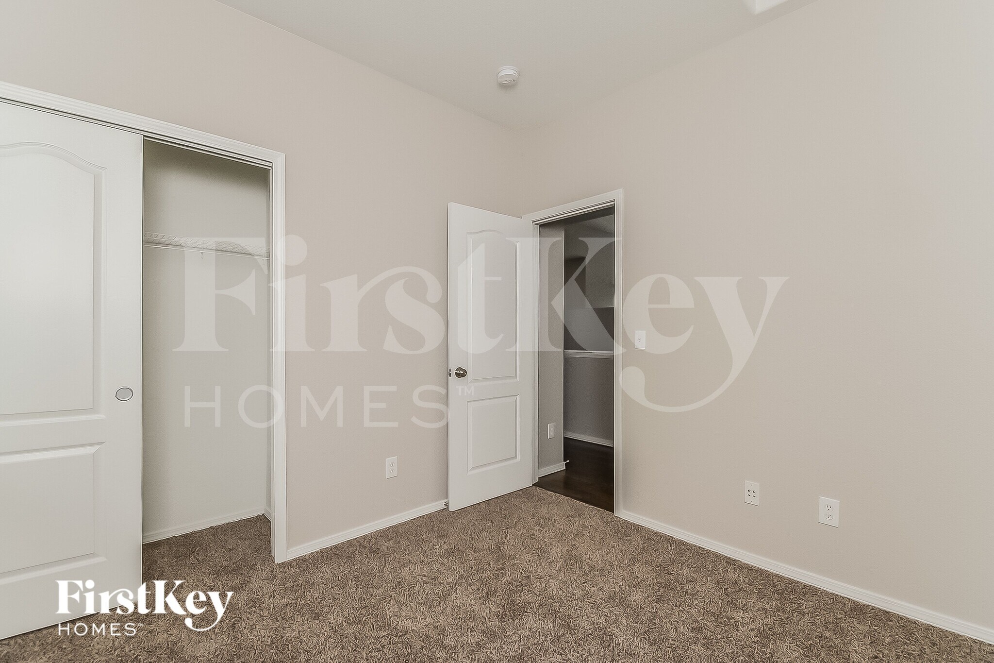 Building Photo - 10116 Kings Canyon Dr