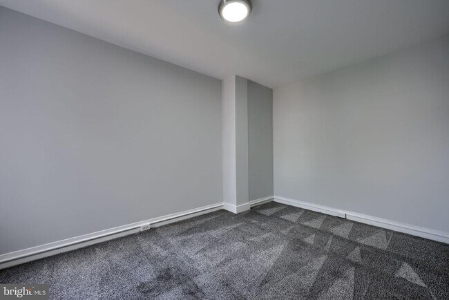 Building Photo - 611 S Prince St