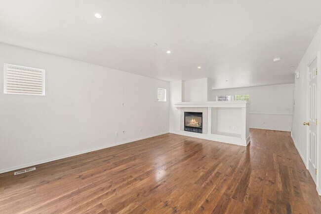 Building Photo - Spacious DuPont Home with A/C, Bonus Loft, Large Patio & Fully Fenced Yard!