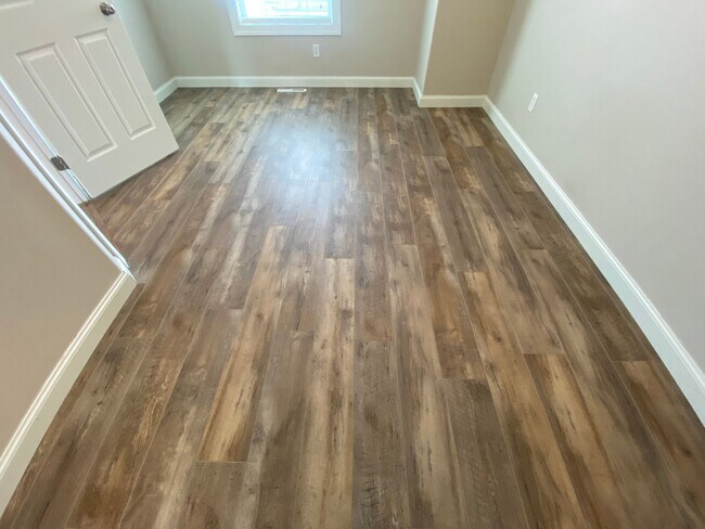 Building Photo - A RELAXING RETREAT - 3 bd/2.5 bath Twin Home for Rent