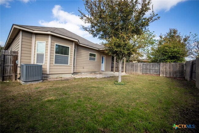 Building Photo - 433 Stonebrook Dr