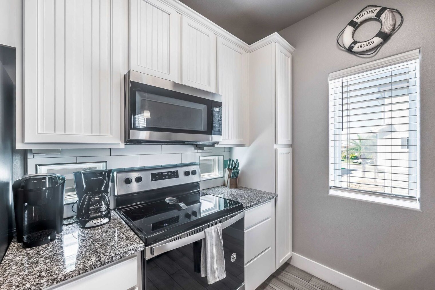 Building Photo - 1701 S Station St