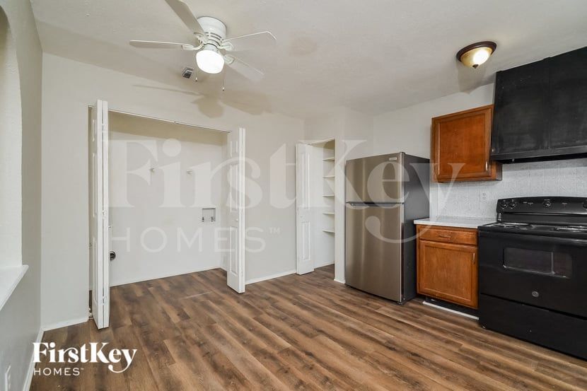 Building Photo - 5702 Magnolia Ln