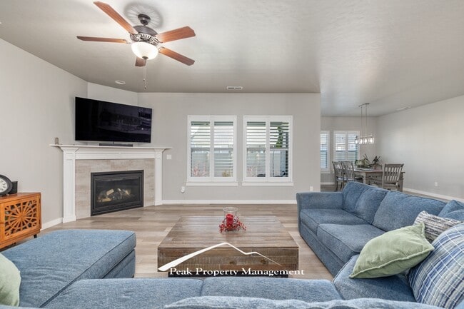 Building Photo - 18272 N Wild Goose Ave