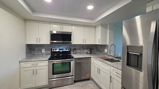 Building Photo - 2618 Cove Cay Dr