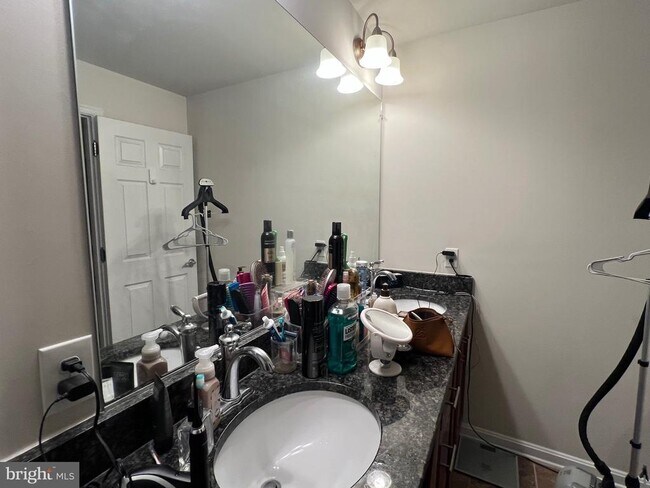 Building Photo - 3048 Rittenhouse Cir