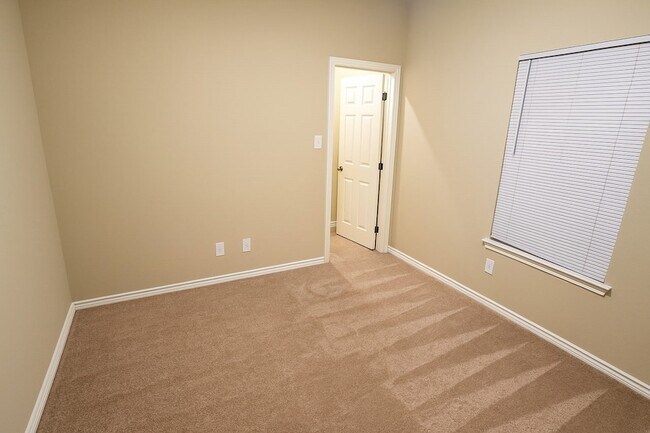 Building Photo - 811 S Wilson St