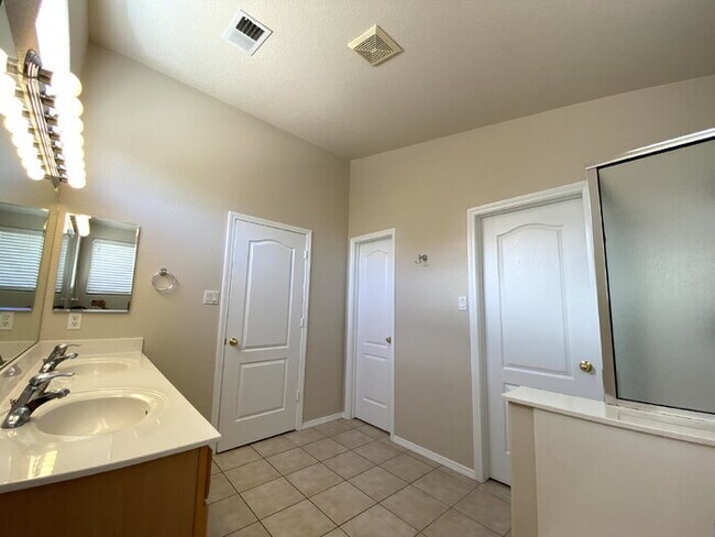 Building Photo - 4BR in Cabezon Subdivision