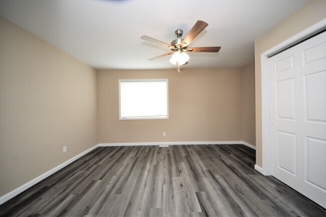 Building Photo - 210 Arlington Way