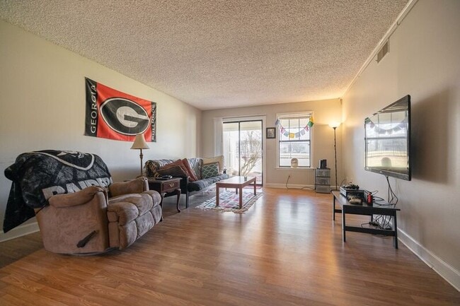 Building Photo - 290 Appleby Dr