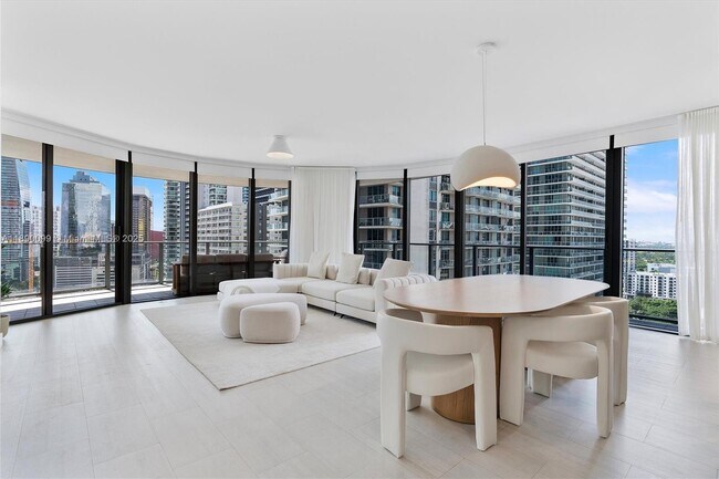 Primary Photo - 1000 Brickell Plaza