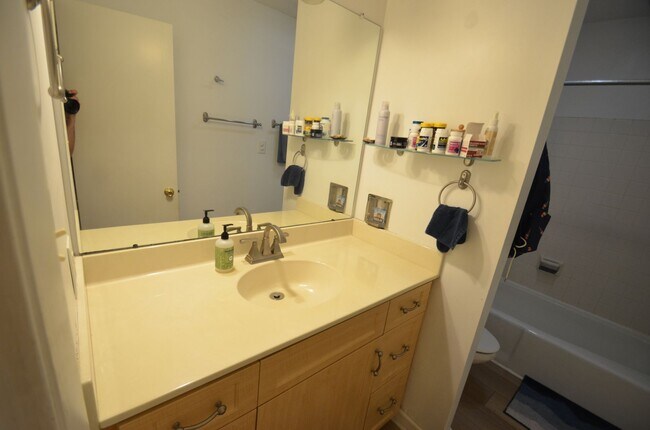 Building Photo - Ranch with bonus upstairs Fearrington Dream Home!