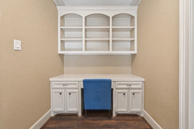 Building Photo - 7414 Dayhill Dr