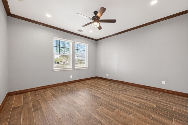 Building Photo - 2410 Engeling Rd