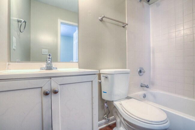 Building Photo - 10603 Pine Landing Dr