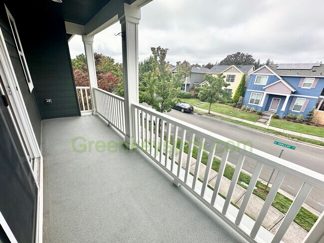 Building Photo - Beautiful 3 Bedroom 2.5 Bath House with fu...