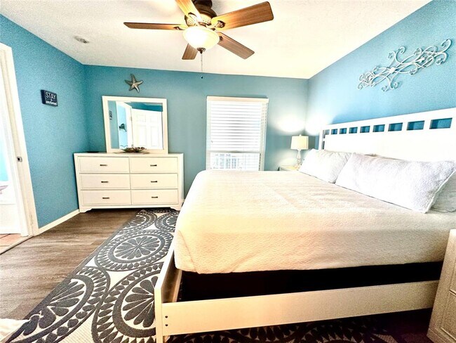 Building Photo - 500 Tiki Dr