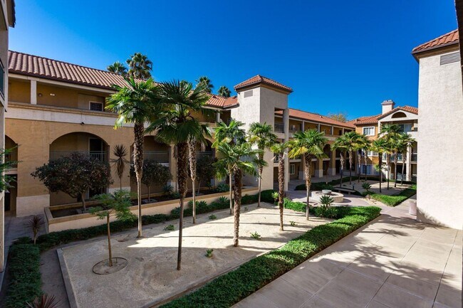 Building Photo - Corner condo in the highly desirable River Colony community!