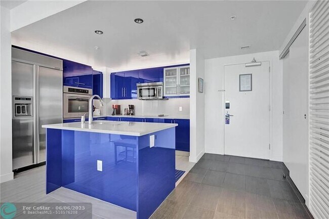 Building Photo - 3101 Bayshore Dr