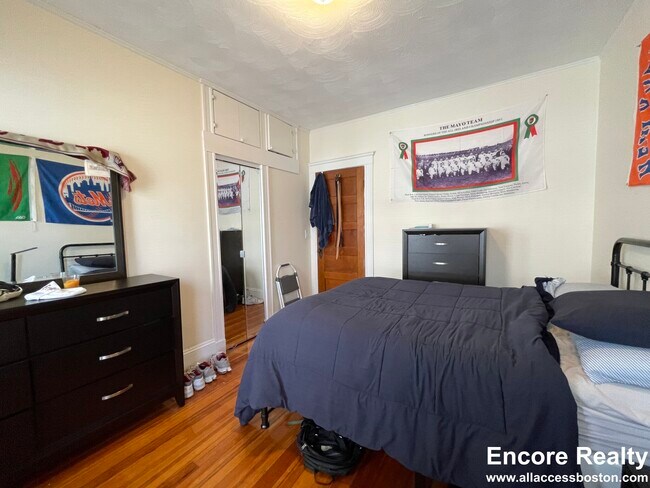 Building Photo - 56 Hobson St