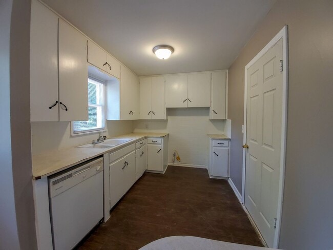 Building Photo - 2 bedroom 1 bath bungalow in Shawnee.