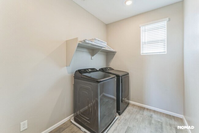 Building Photo - Spacious 5BR House in Casa Grande