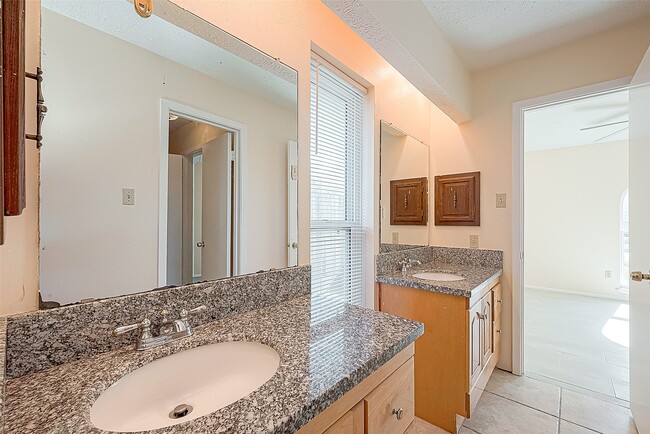 Building Photo - 830 Kenforest Dr