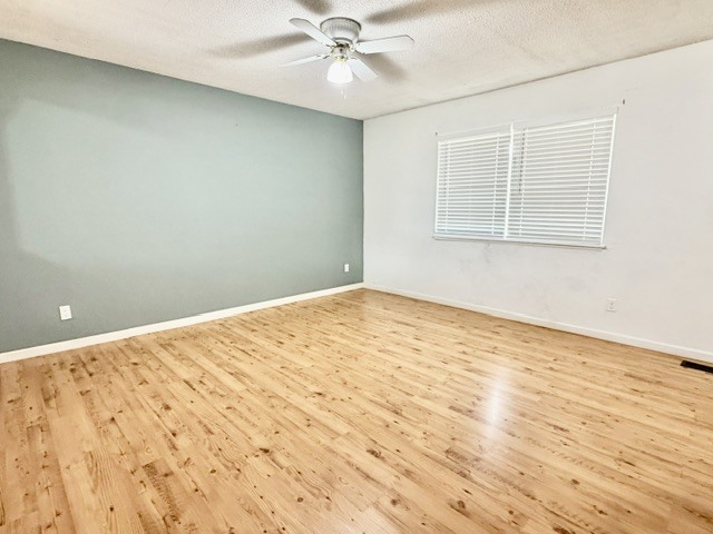 Building Photo - 2236 Fernwood Dr