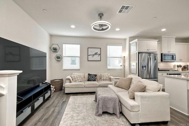 Building Photo - 2211 Solara Ln
