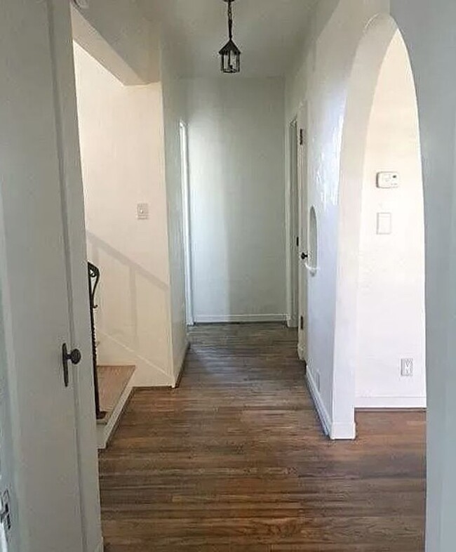 Building Photo - Charming downtown home