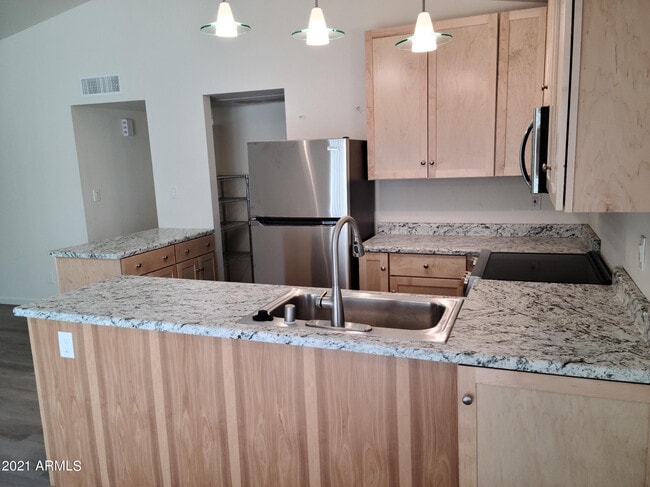 Building Photo - 1008 W Malibu Dr