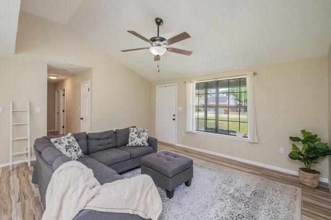 Building Photo - 212 Grand Prix Dr