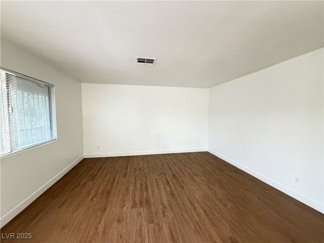 Building Photo - 4750 Thunderbolt Ave