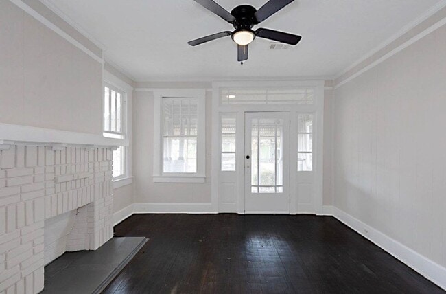 Building Photo - **AVAILABLE NOW**Historic Bungalow 2 Bedroom / 1 Bathroom Home for Rent in Midtown Columbus, GA***