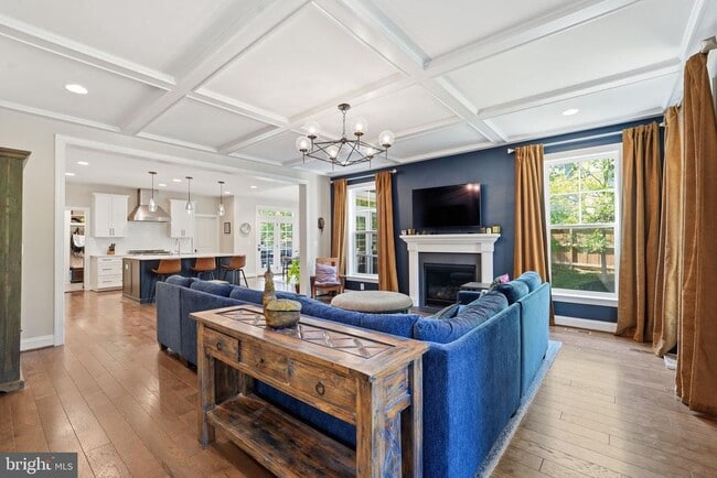 Building Photo - 2516 Villanova Dr