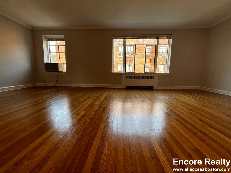 Primary Photo - 105 Longwood Ave