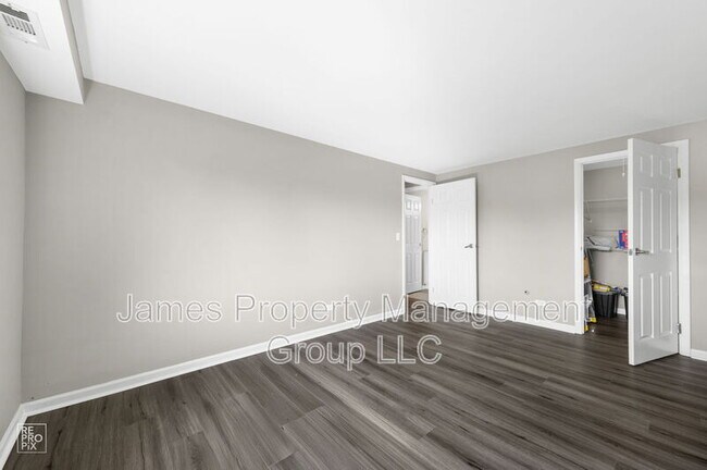 Building Photo - 1102 Westover Ln