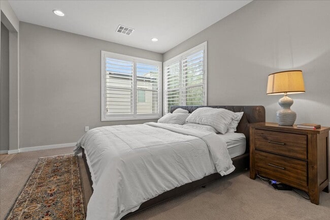 Building Photo - Luxurious, Modern, Completely Renovated 3 Bedroom Home In the Heart of Summerlin