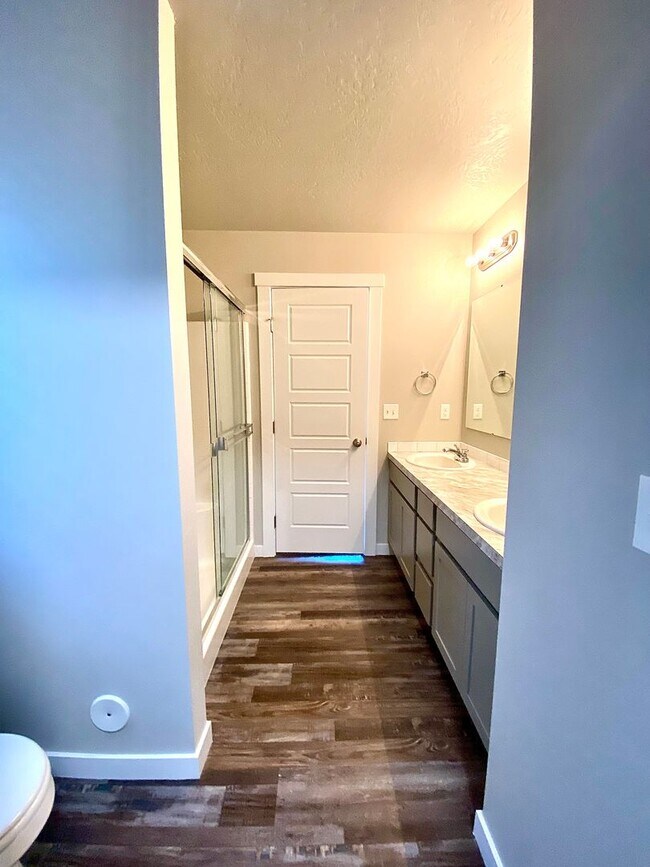 Building Photo - 3 Bedroom 2 Bath  PET FRIENDLY home in SW ...