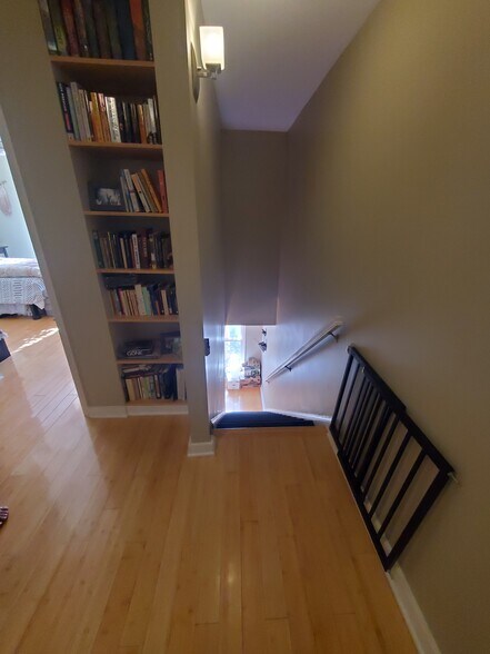 landing area at top of stairs has built-in bookshelves - 1429 Corcoran St NW