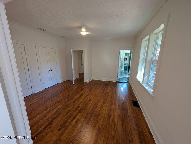 Building Photo - 1429 Azalea Dr
