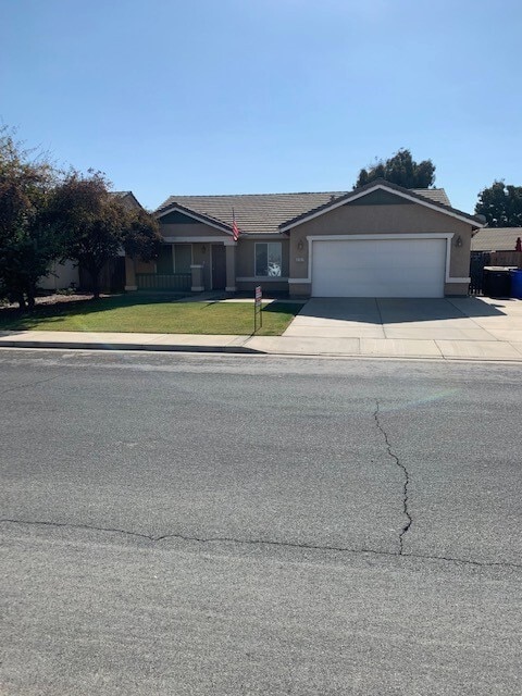 Building Photo - Beautiful 3 Bedroom 2 Bath Available Now!